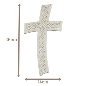 Wandkreuz aus Naturstein – 26 cm – Handgefertigtes Steinkreuz mit Flechtmuster- gebogene Form